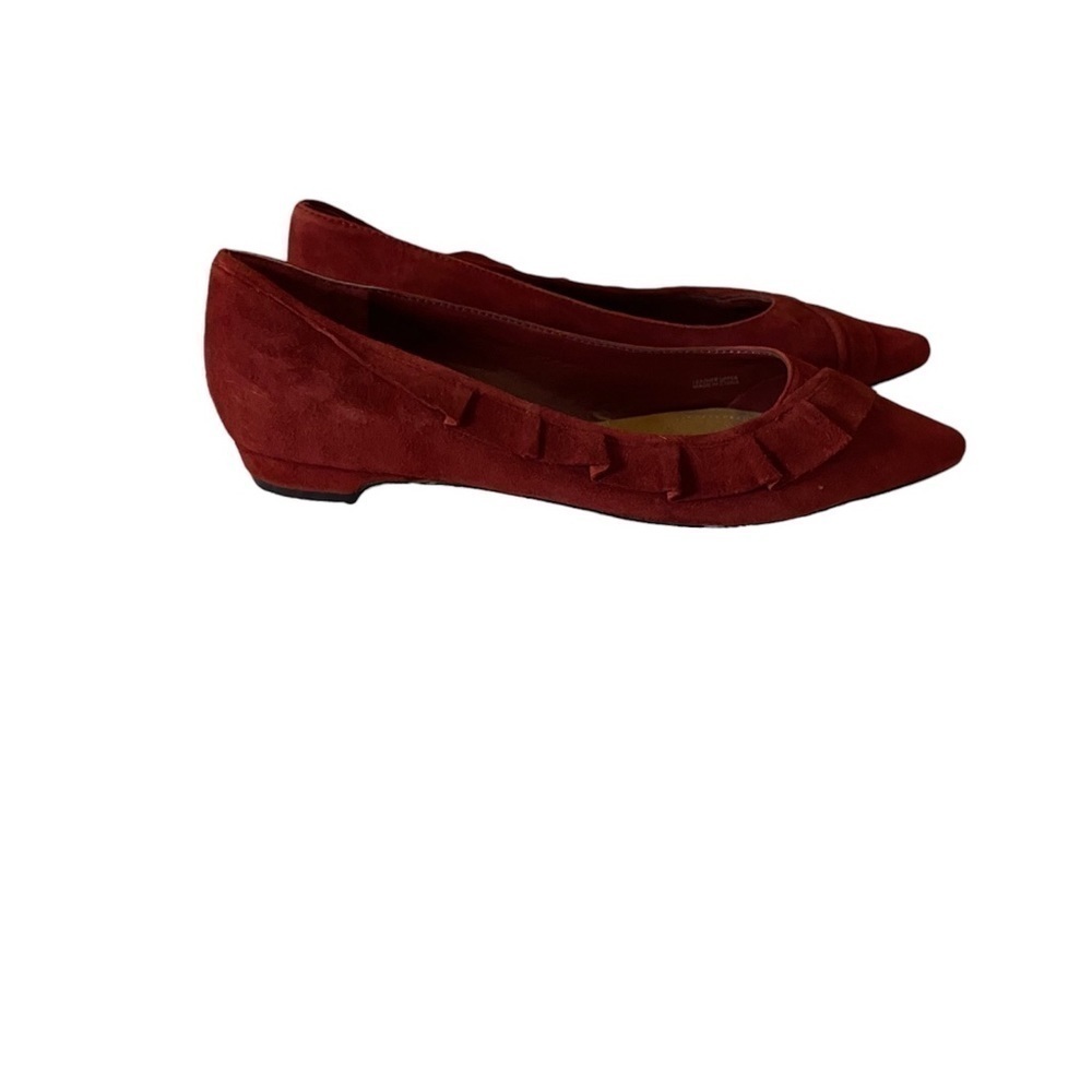 NWOT Tahari Suede / Leather Pointed Toe “Pioneer” Flats With Ruffle Detail